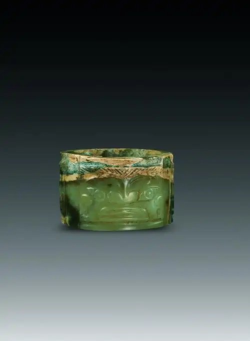 0467 商 白玉雕兽面纹琮