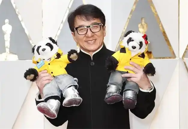 成龙迎70岁生日一起回顾10位中外巨星眼中的成龙