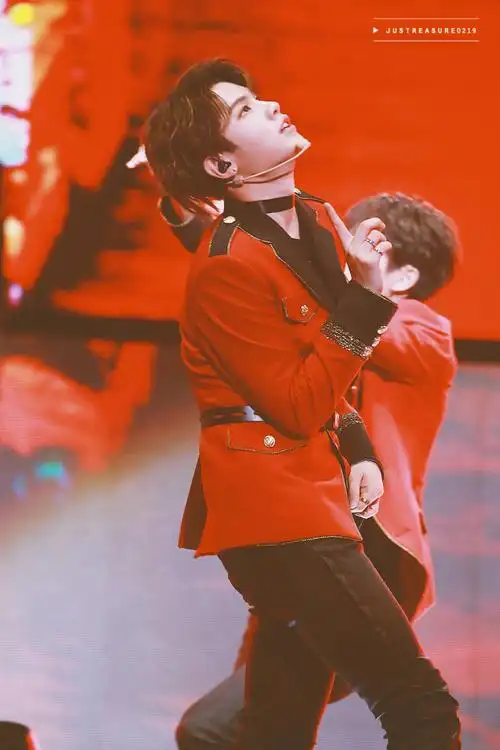 黄明昊justin 贾富贵 图cr水印