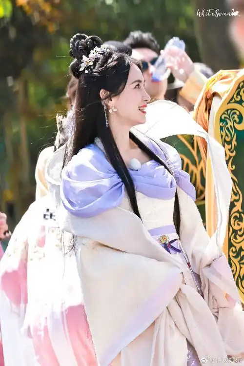 angelababy古装转圈圈#angelababy今日奔跑吧路透,古装造型转圈圈是