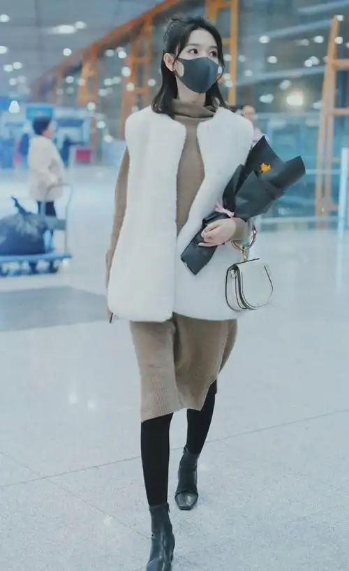 岳绮罗陈瑶的文艺范儿私服穿搭知性优雅魅力十足