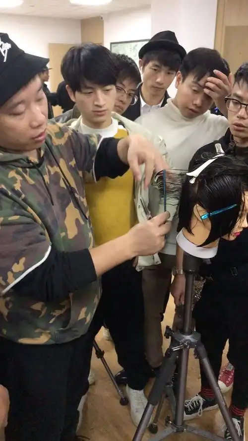 独特打薄手法让我受益匪浅,我们应该注意这些功能性的技巧.#美发