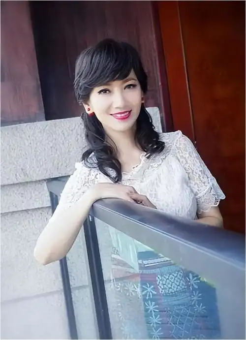 不过,正是凭借这个角色,赵雅芝再次走红.