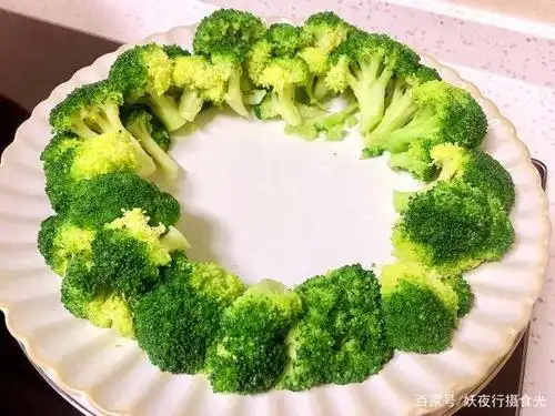 夏天要多吃这道清润爽口的家常菜,3种简单食材搭配,全家都爱吃