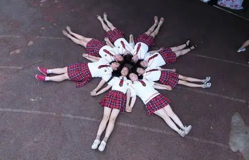 玉合街道办中心小学2018届六年级112班毕业照