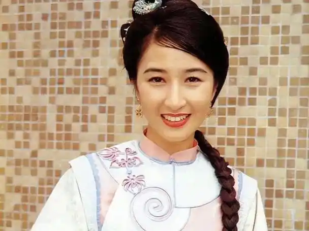 59岁关咏荷近况曝光颜值气质不输当年十年未拍戏让人直呼可惜