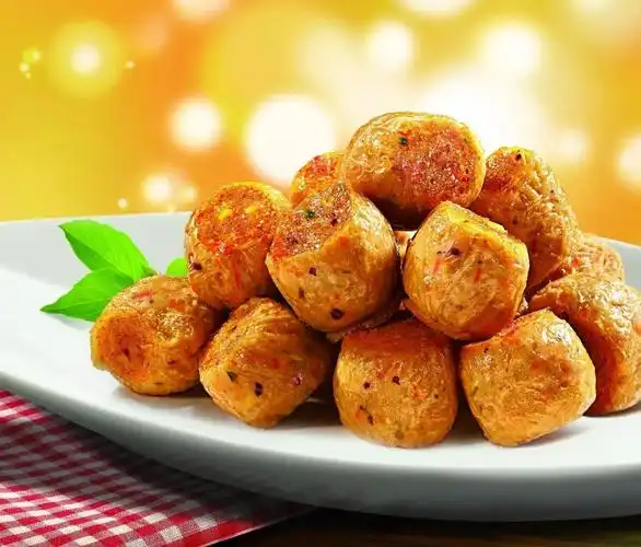 电动的烤架上,经过秘制的小猪排经过四,五分钟的360度的红外线烤制