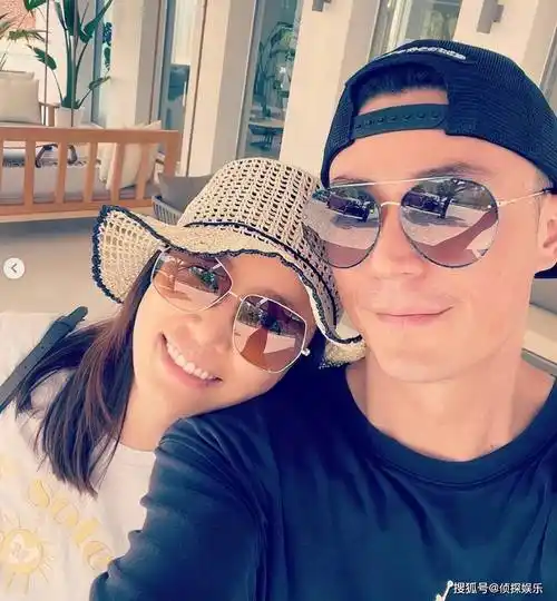 48岁林心如晒十年前后对比照庆生,容貌变化不大,漂亮迷人超养眼