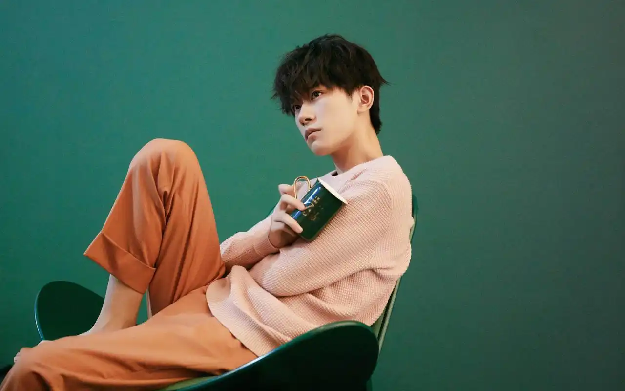 首页 桌面壁纸 易烊千玺帅气侧拍高清电脑壁纸上一张下一张查看原图