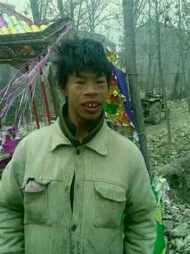 这些丑男太奇葩,一个比一个搞笑,图7笑死我了,自带表情包啊!