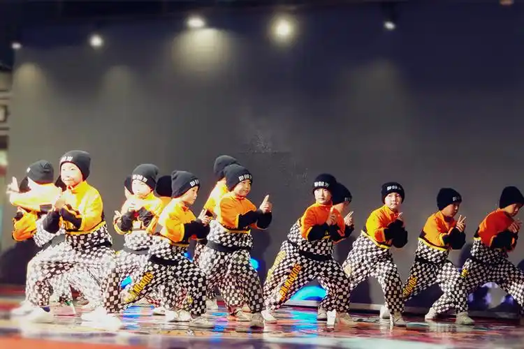 华德杯舞动北区bestteam街舞齐舞大赛举行