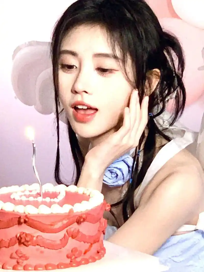 鞠婧祎 很开心这是我陪你过的第一次 - 抖音