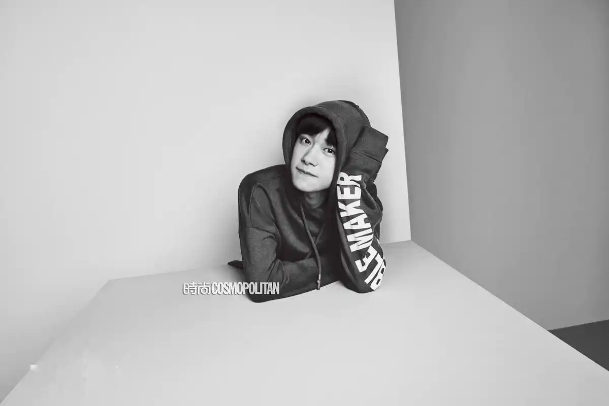 易烊千玺时尚炫酷杂志拍摄桌面壁纸