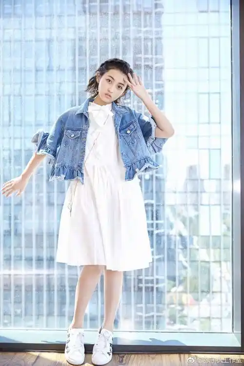 张子枫的蜕变之路斜方肌小短腿拜拜肉都拜拜