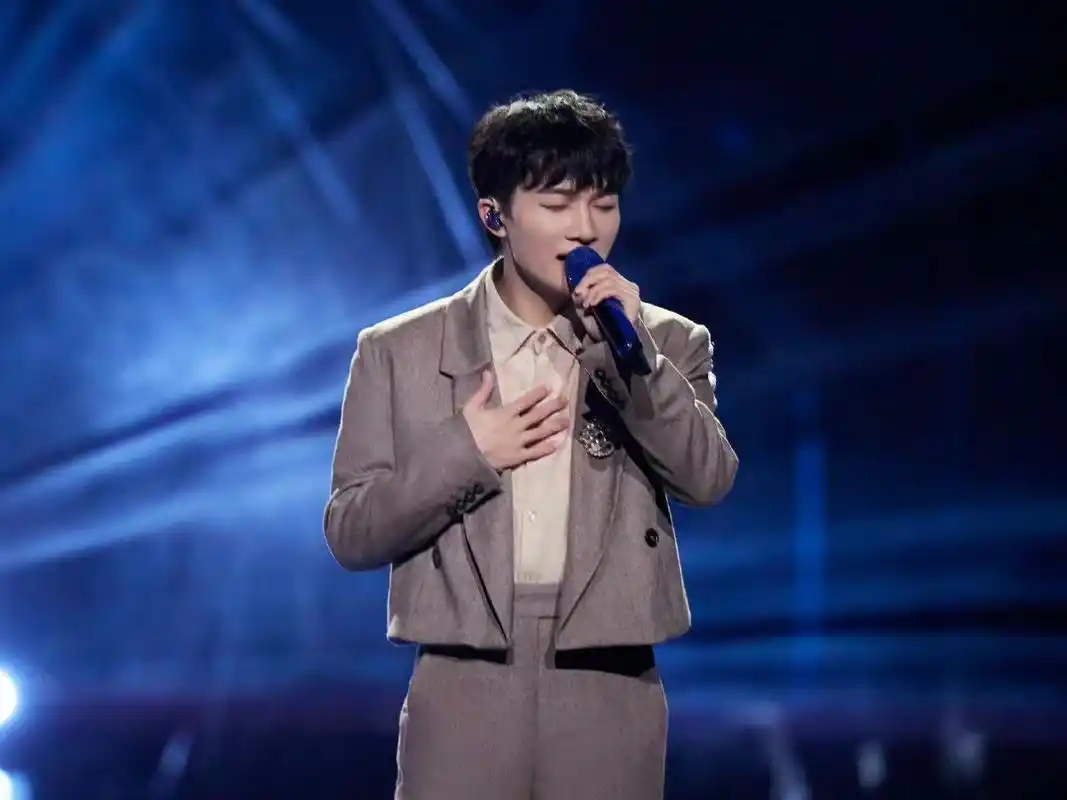 《花开忘忧》九连冠,周深荣获年度十大歌手,歌曲收听人数破亿