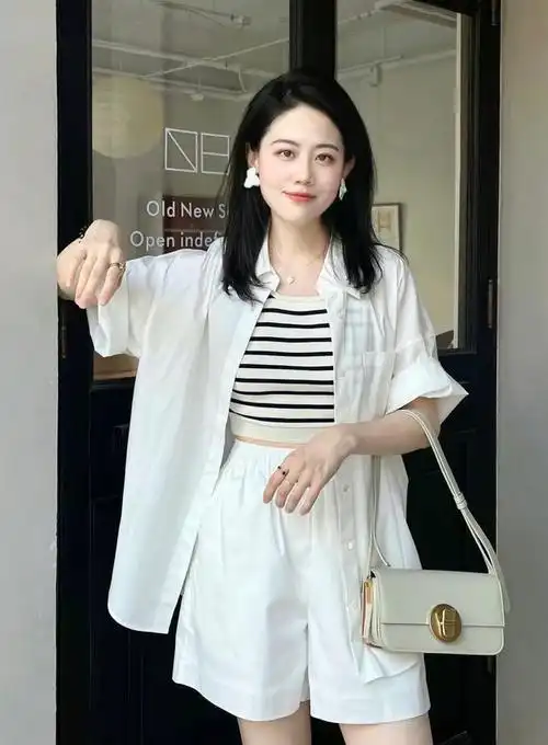 成熟女人都在这样穿"白衬衫",知性,大方又显气质,还很实用