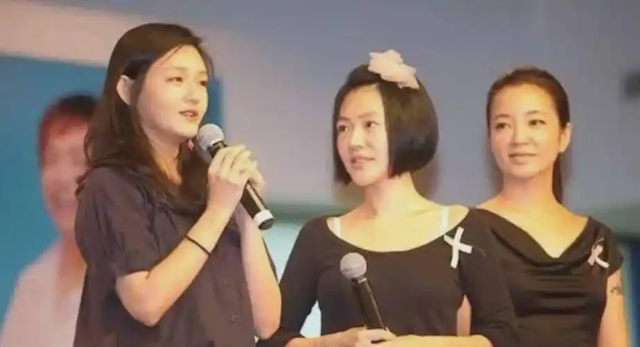 七仙女团队中得最底层,团队中的女孩个个都是美女,就连吴佩慈,范晓萱