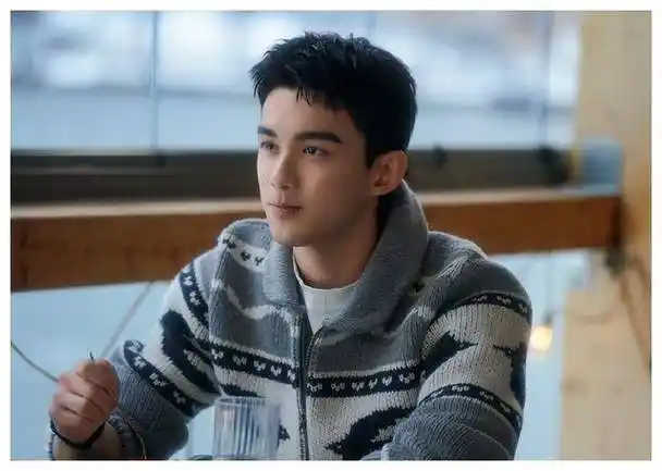 原创吴磊惹祸上身海报被撤直播叫停当红小生遭受困境