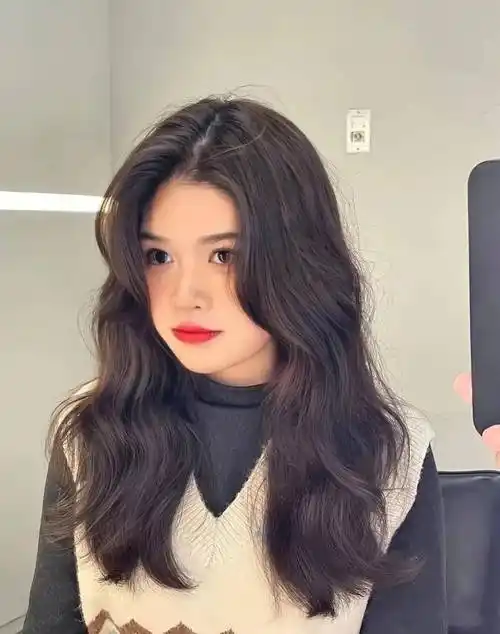 年底烫发就选"法式蛋蛋烫",减龄显气质_发型_妹子_网络