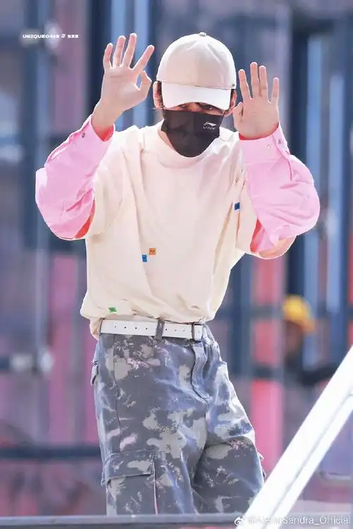 明星同款##张真源奔跑吧##alexia sandra##跟着明星学穿搭##时代少年