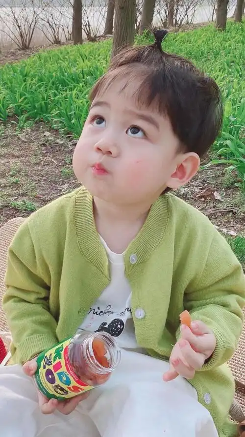 可爱萌娃李浠晗俏皮呆萌写真