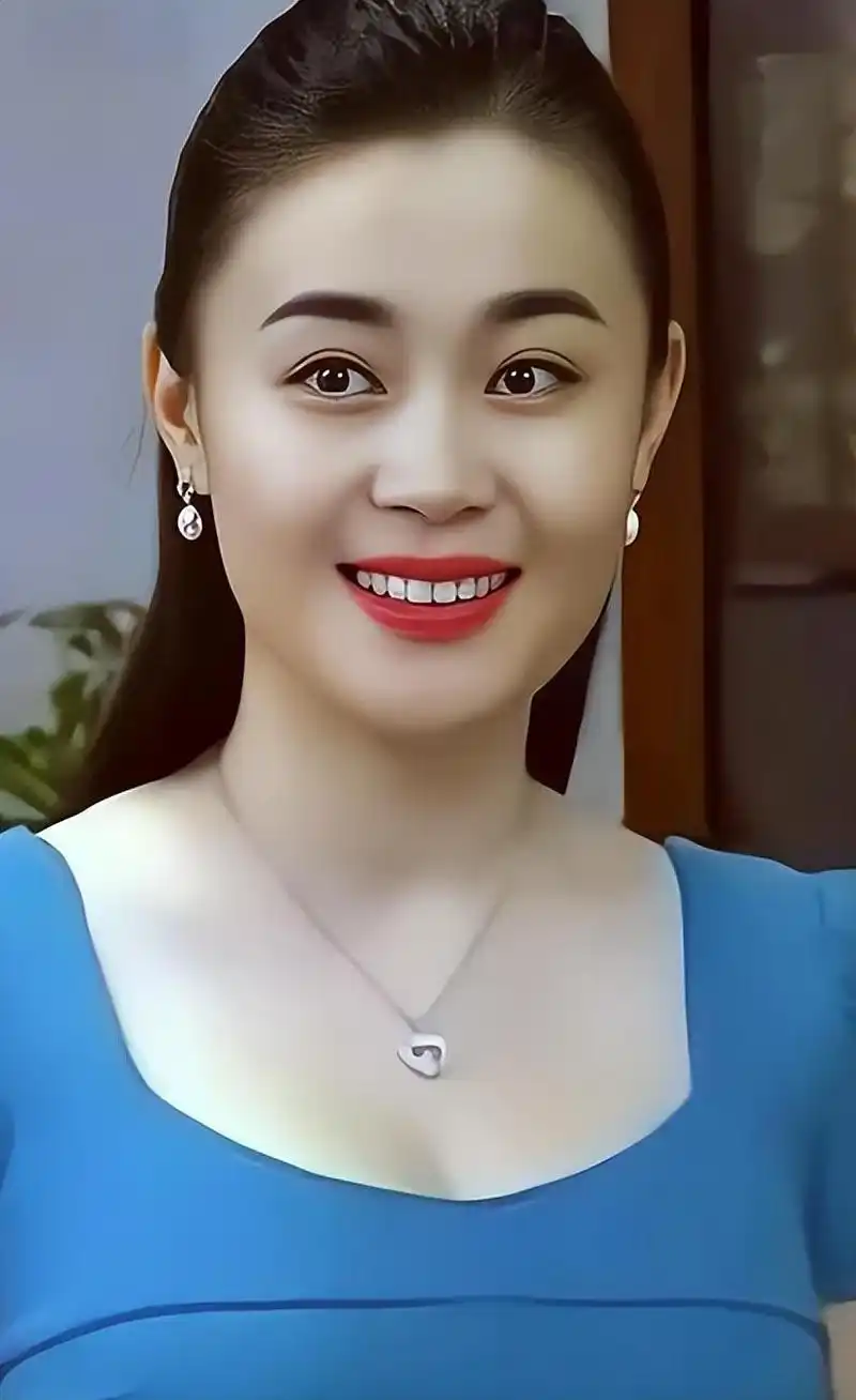 回顾演员关婷娜:曾是化妆师,没有"伯乐"赵本山,怎会有她今天