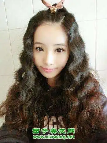 蓬松离子烫女生发型图片绝对有活力