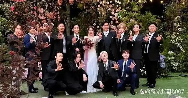 junior大合照中,有成员利特,希澈,艺声,神童,东海,银赫,始源,圭贤