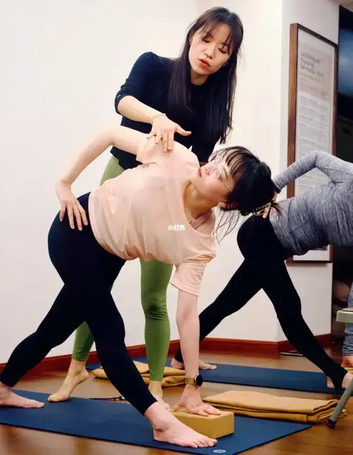 南京苏娅瑜伽三角扭转式