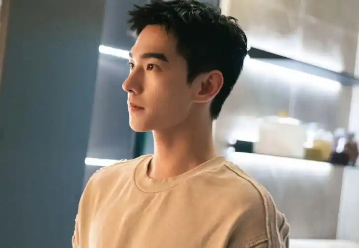 杨洋回应近期争议,表示不要过多在意,不料黄晓明的口碑却反转了