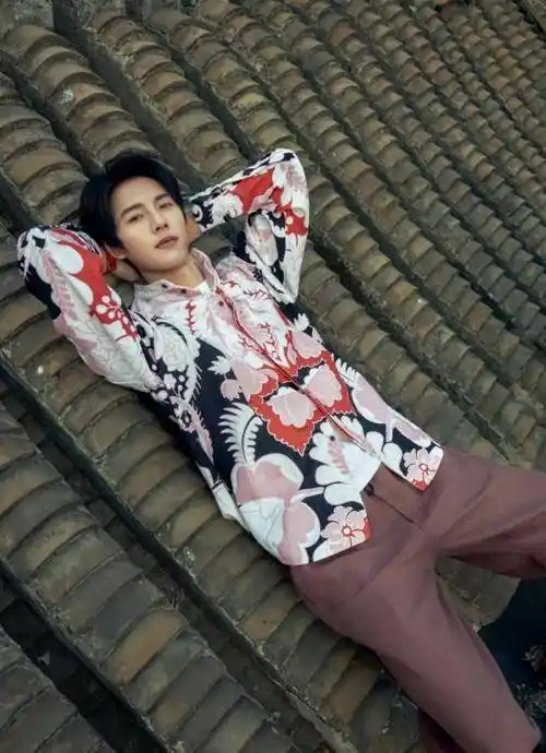 反观邓超元,他对赵尧珂可真的算不上是真心实意.