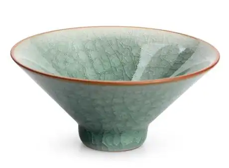 学院详情    除了在制作之时通过一些方法让哥窑瓷器表面形成冰裂纹