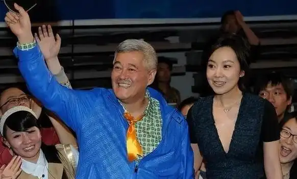 然而,关于赵本山和关婷娜之间还存在着其他层面的关系.