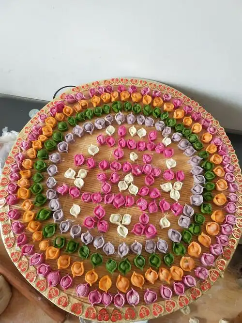 祝福喜结并蒂莲,愿望白头到百年.乔郎本是人中龙,赵家有女贤淑慧.