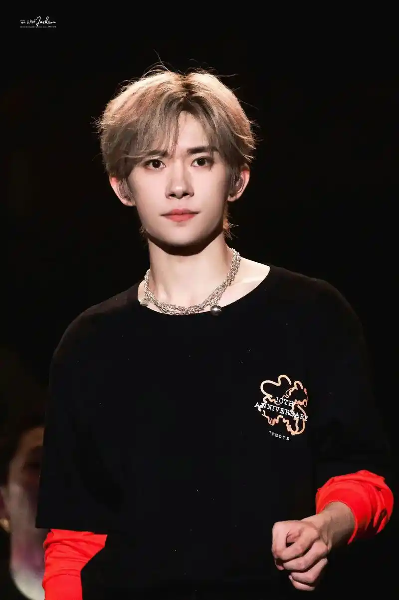 tfboys十年之约 #神图壁纸 #易烊千玺舞台照  以上神图均来自千玺的