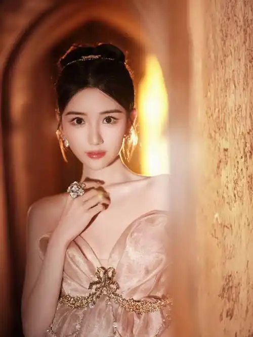 毛晓彤百变写真太惊艳!她肤白貌美大长腿修长性感撩人