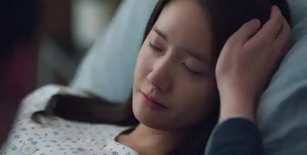 由李钟硕与林允儿主演的《黑话律师》已经迎来了大