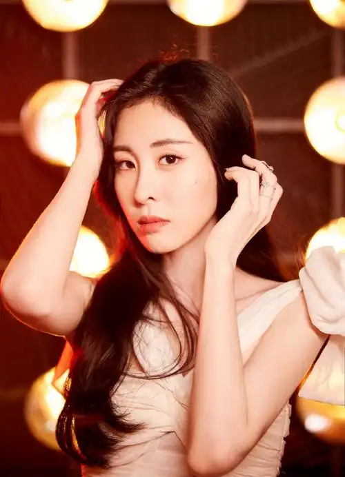 张碧晨白裙性感柔美写真图片