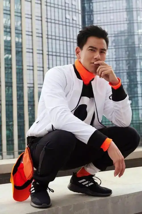 太吓人彭于晏8块腹肌变成皮包骨瘦到脊椎骨凸起这是咋了