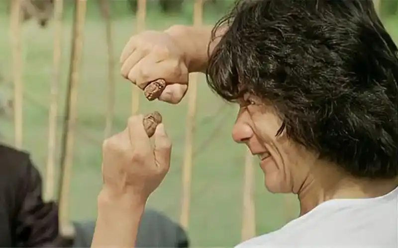 不愧是霸气我龙哥 你苏花子想吃核桃 我分分钟给他捏爆