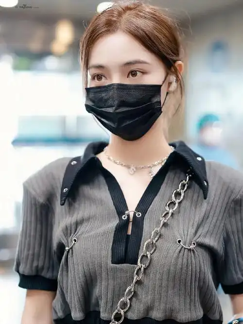 许佳琪机场饭拍