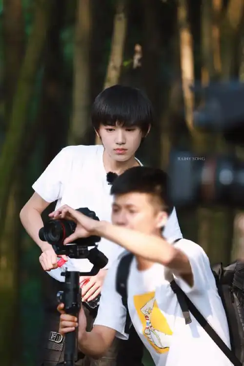 宋亚轩 二十撷彩行舟漫海