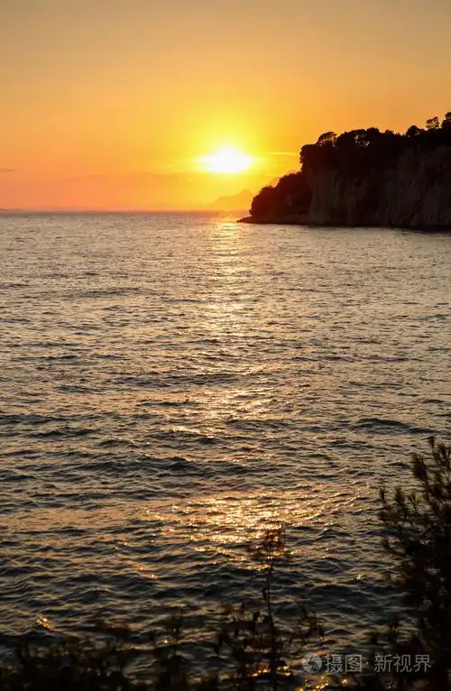景色宜人.暑假旅游目的地很受欢迎.欣赏风景,放松一下傍晚的日落