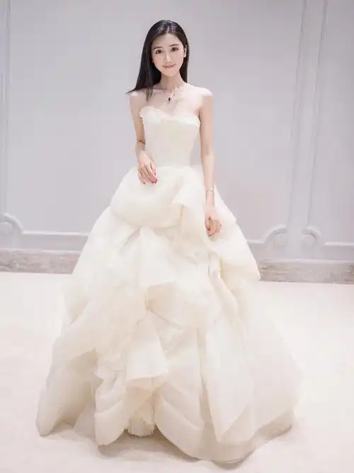 最美的新娘穿漂亮的婚纱这一定是一场浪漫的婚礼