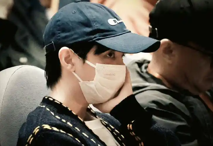 明星齐聚乌镇戏剧节李冰冰老板范倪妮敬酒局促王一博好低调