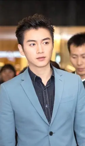 陈晓自拍被指"幸福肥",其实男神穿上西装也是最帅气的那一个!