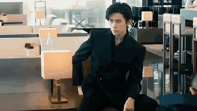 易烊千玺米兰游逛#易总驾到通通闪开丈夫的容貌是妻子的荣耀57s的