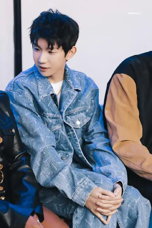 王源超话#bally全球品牌代言人王源##王源米兰时装周#roywang × 米兰