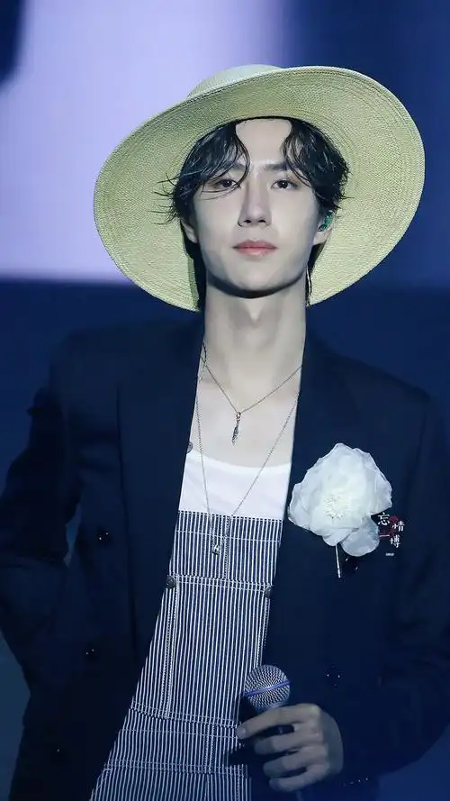 王一博74路飞装套图