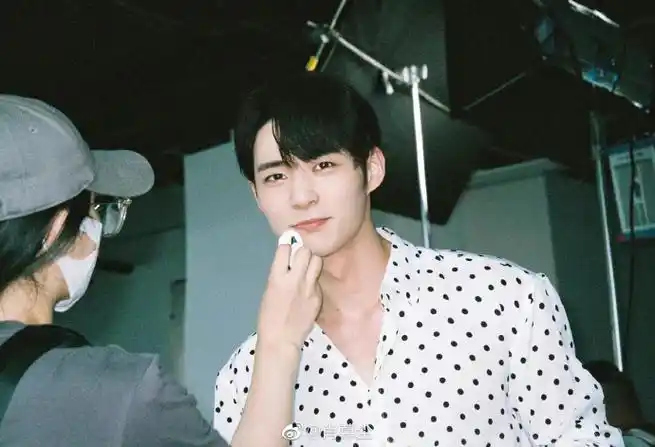 胶片质感的片场的我幻梦情缘超话#幻梦情缘#肖慕尘超话